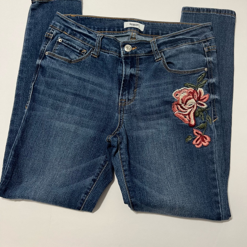 Kensie Boho Embroidered Ankle Jeans size 4/27